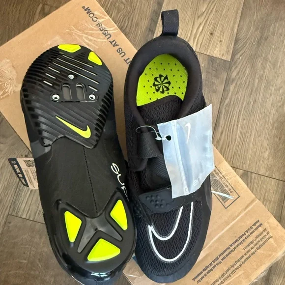 Nike’s Men cycling shoes with SPD attachments - Picture 1 of 2